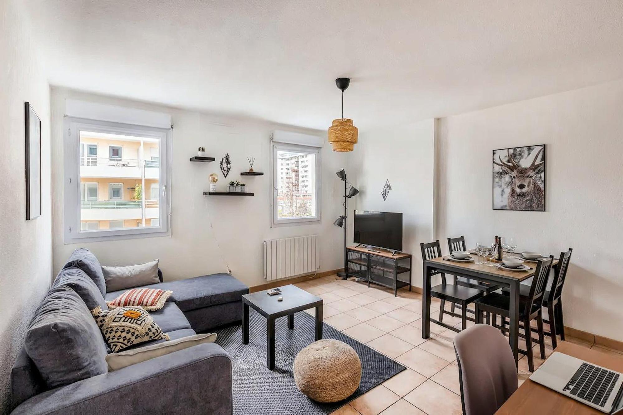 Superbe Appartement - Parking Gratuit - 4 Personnes Chambéry Eksteriør bilde