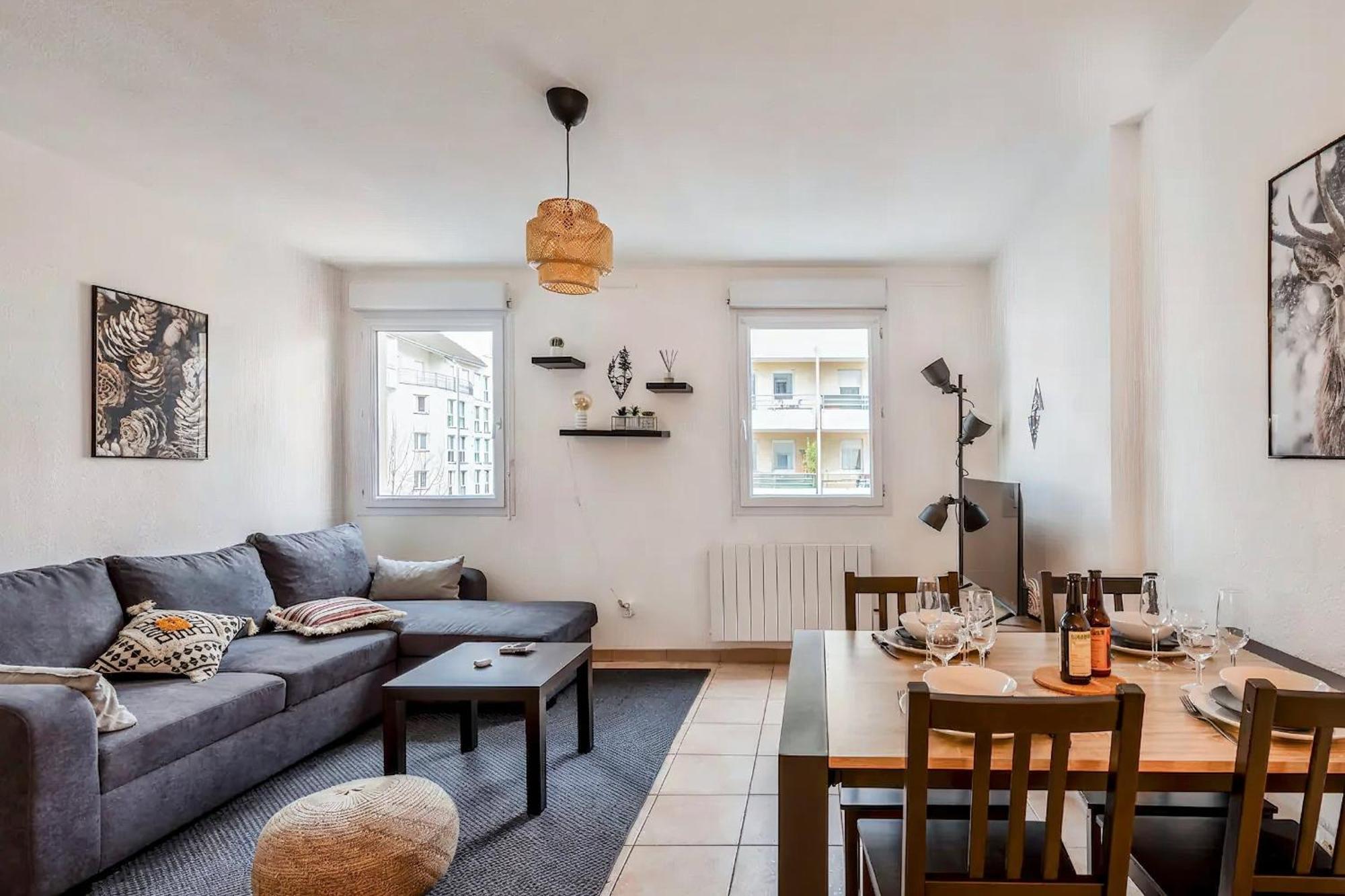 Superbe Appartement - Parking Gratuit - 4 Personnes Chambéry Eksteriør bilde