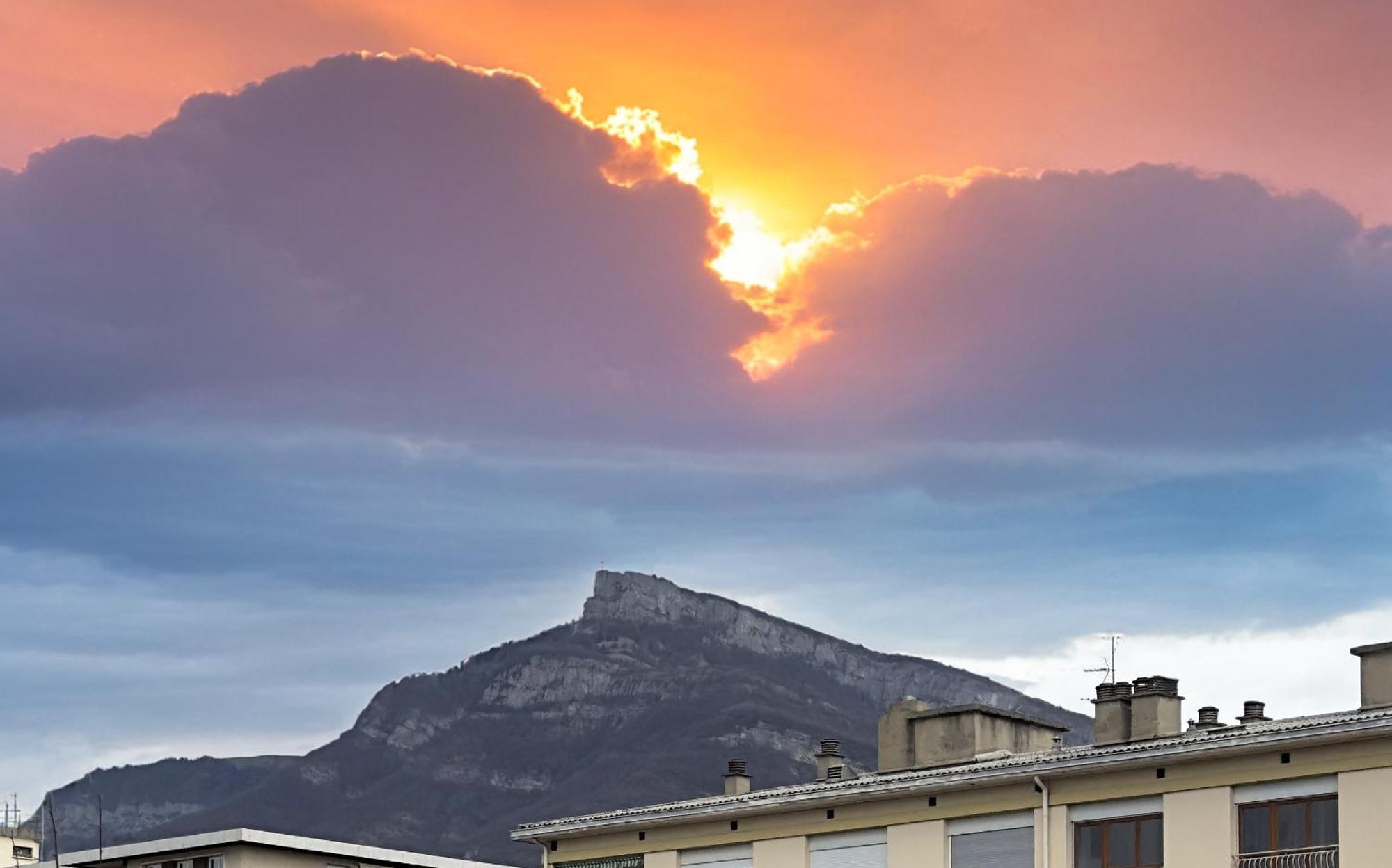 Superbe Appartement - Parking Gratuit - 4 Personnes Chambéry Eksteriør bilde