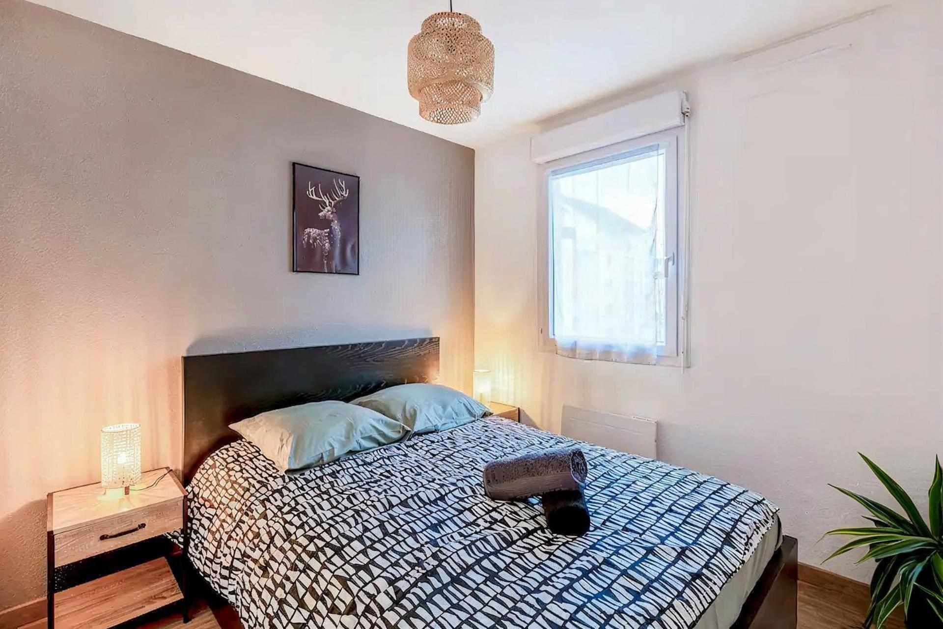 Superbe Appartement - Parking Gratuit - 4 Personnes Chambéry Eksteriør bilde